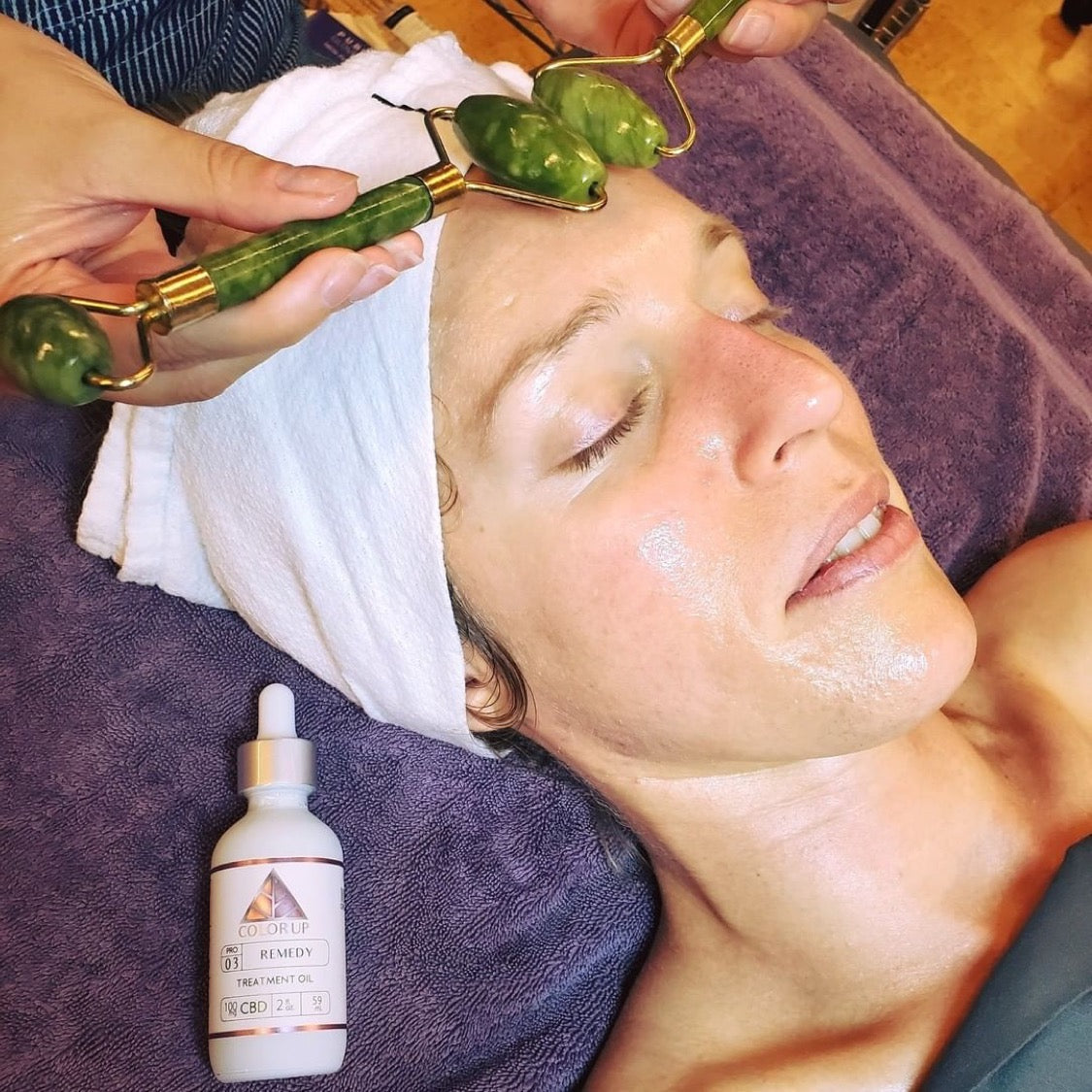 Color Up facial treatment in progress